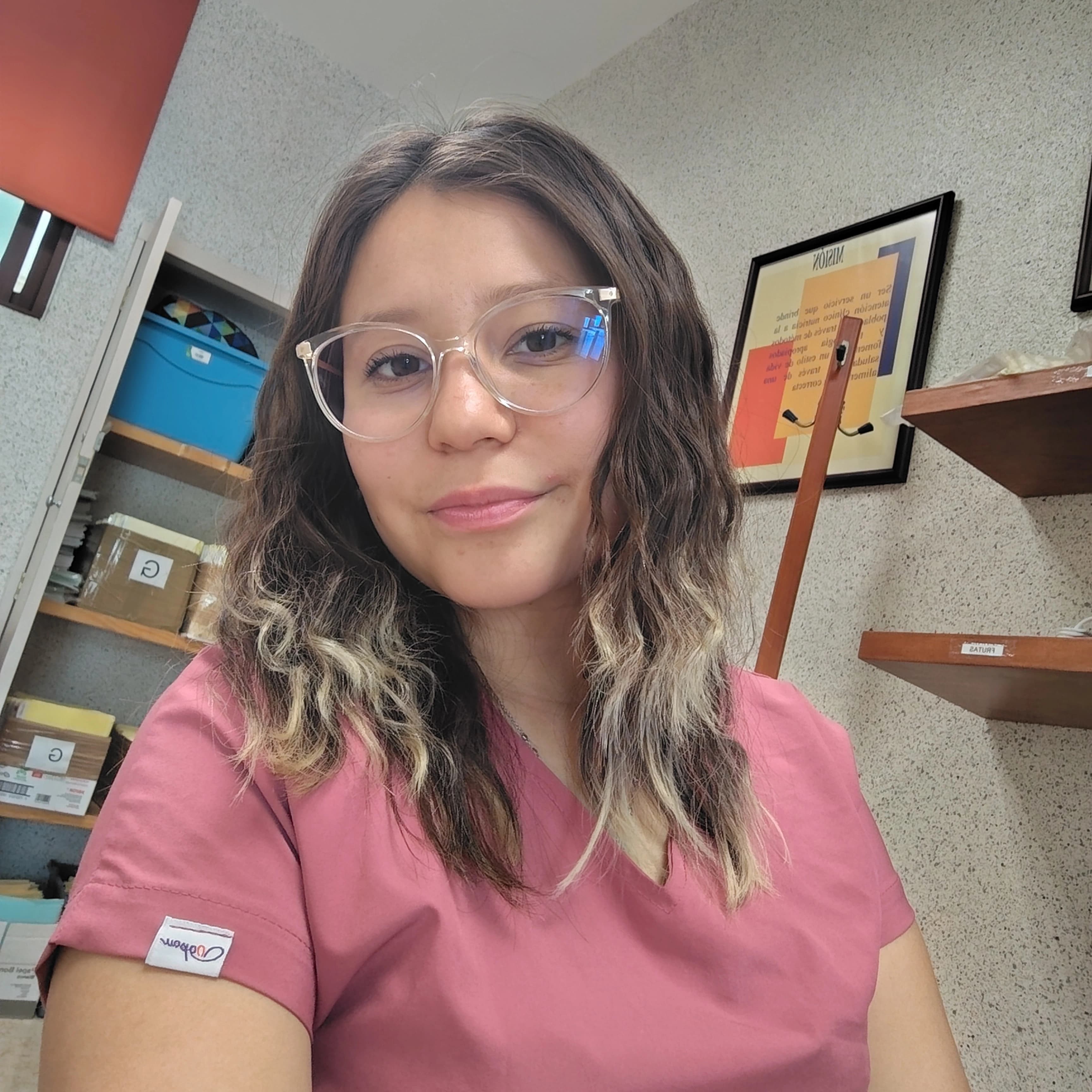 Gigden Muciño en consultorio